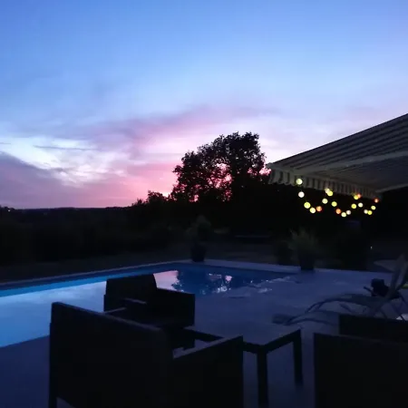 Alloggio in famiglia Calme Avec Piscine *