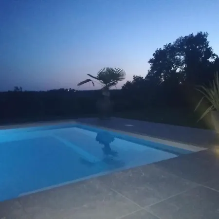 Calme Avec Piscine Séjour chez l'habitant