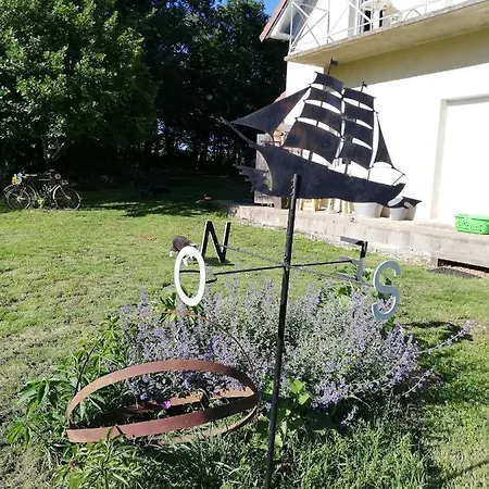 Calme Avec Piscine Séjour chez l'habitant